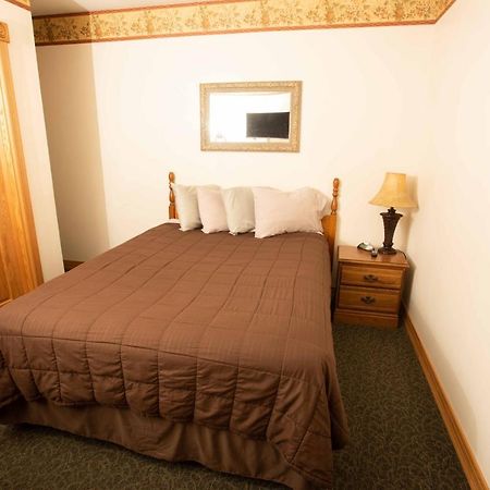 Blue Spruce Motel Massena Bagian luar foto