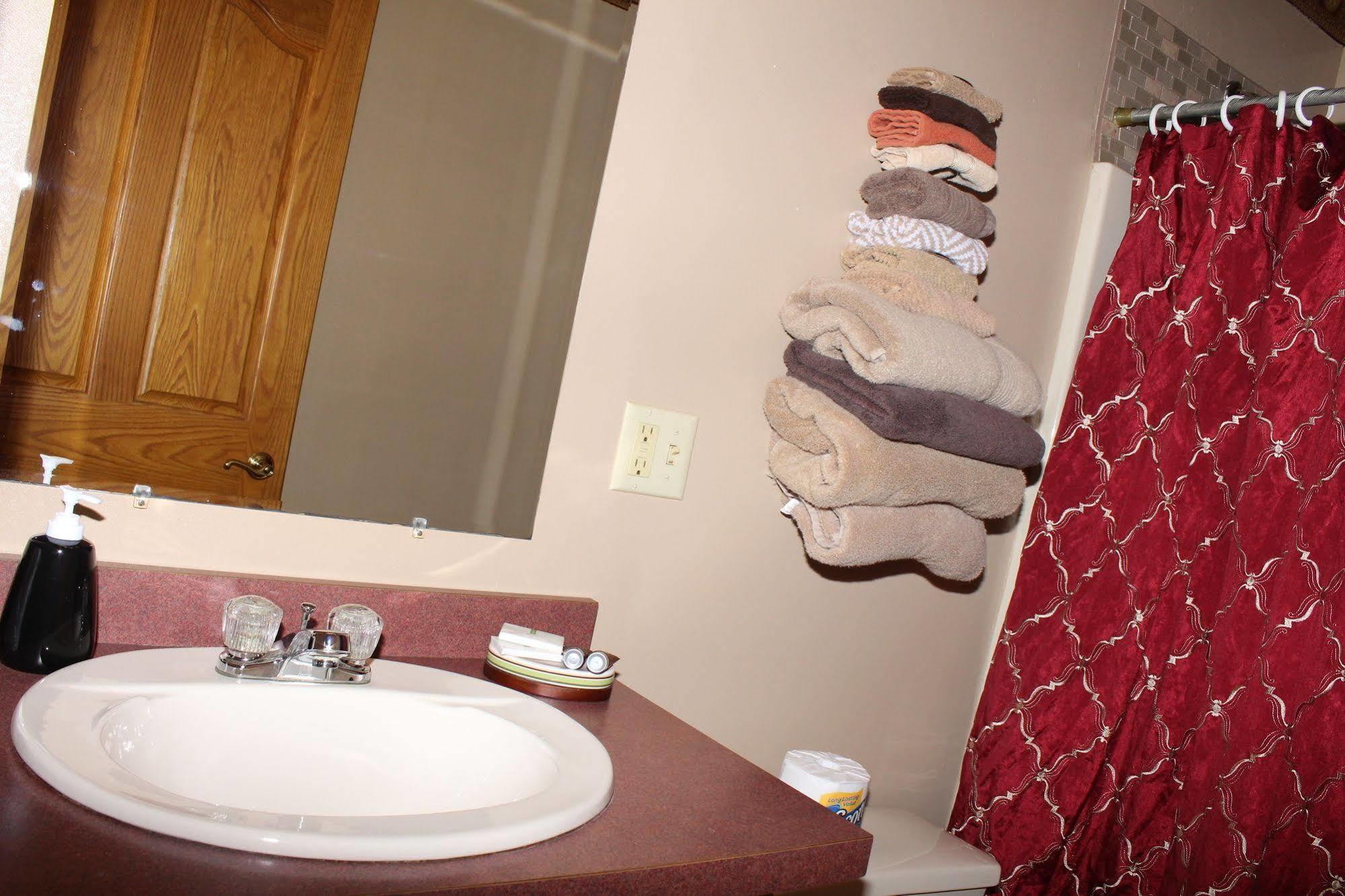 Blue Spruce Motel Massena Bagian luar foto