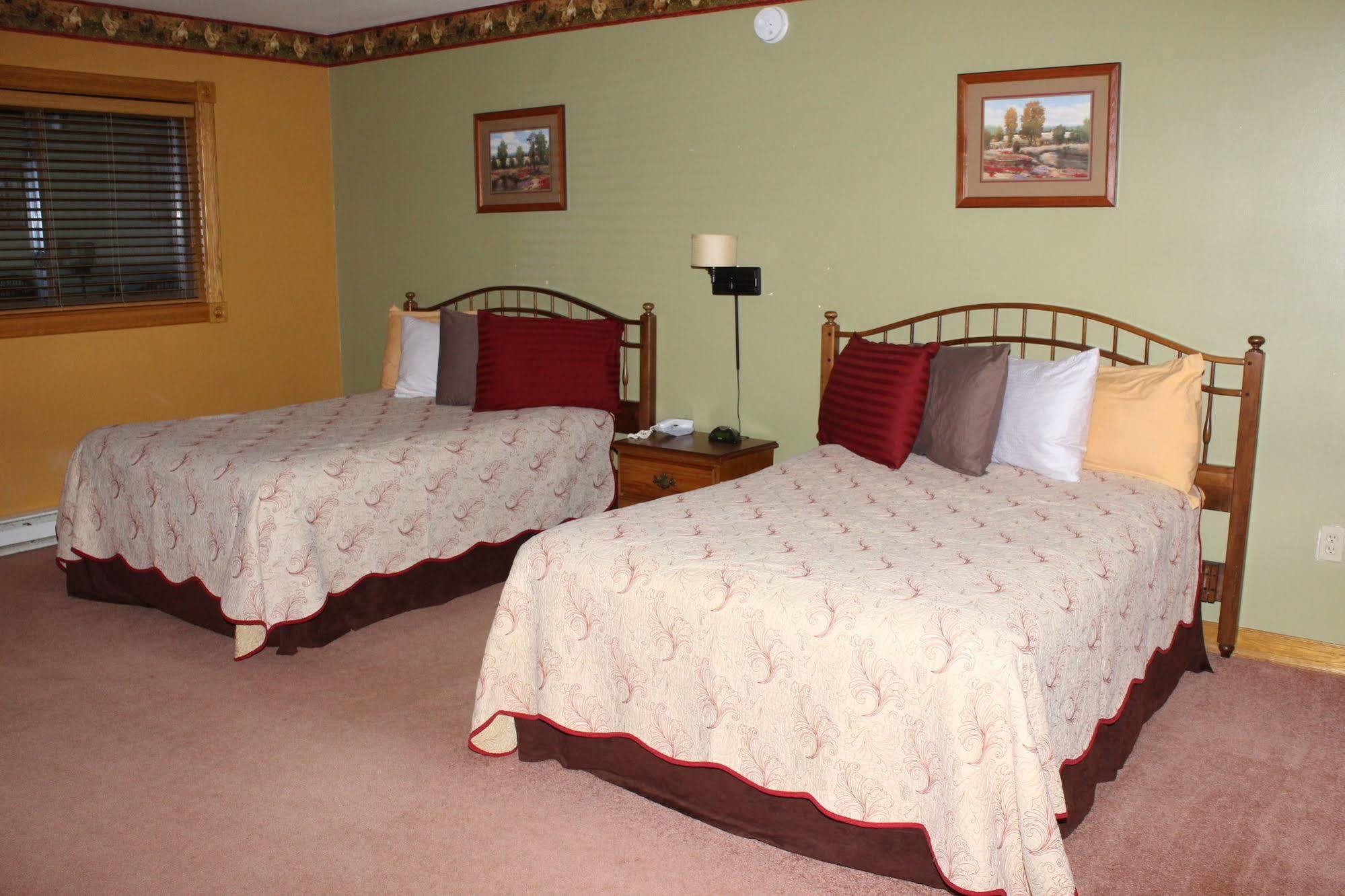 Blue Spruce Motel Massena Bagian luar foto