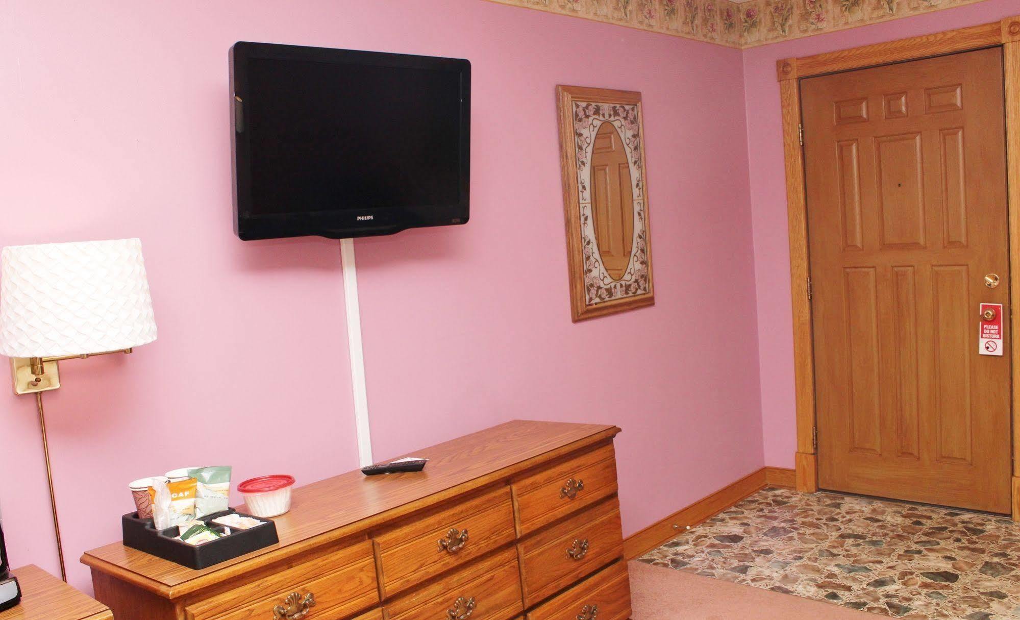 Blue Spruce Motel Massena Bagian luar foto