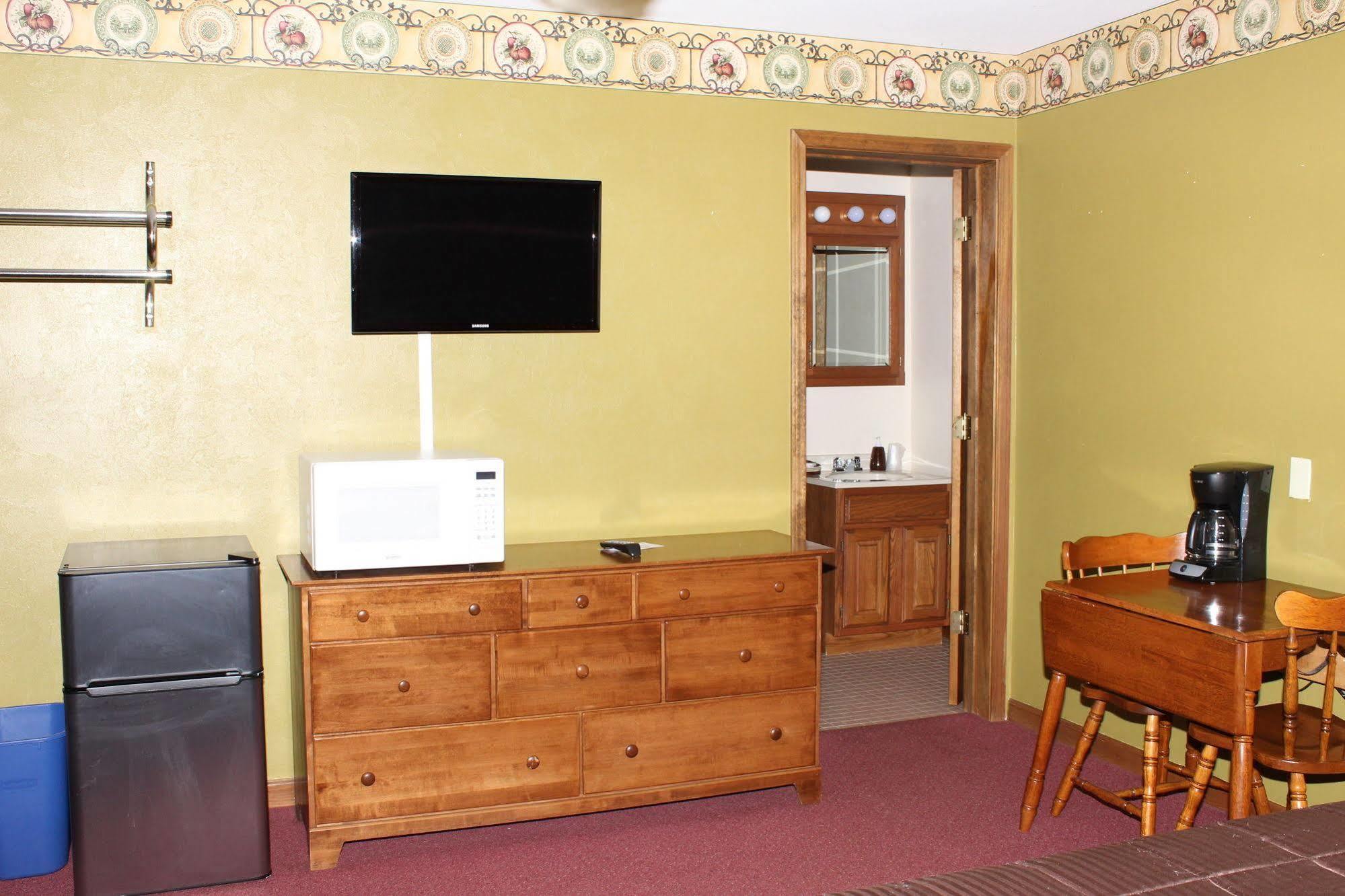 Blue Spruce Motel Massena Bagian luar foto