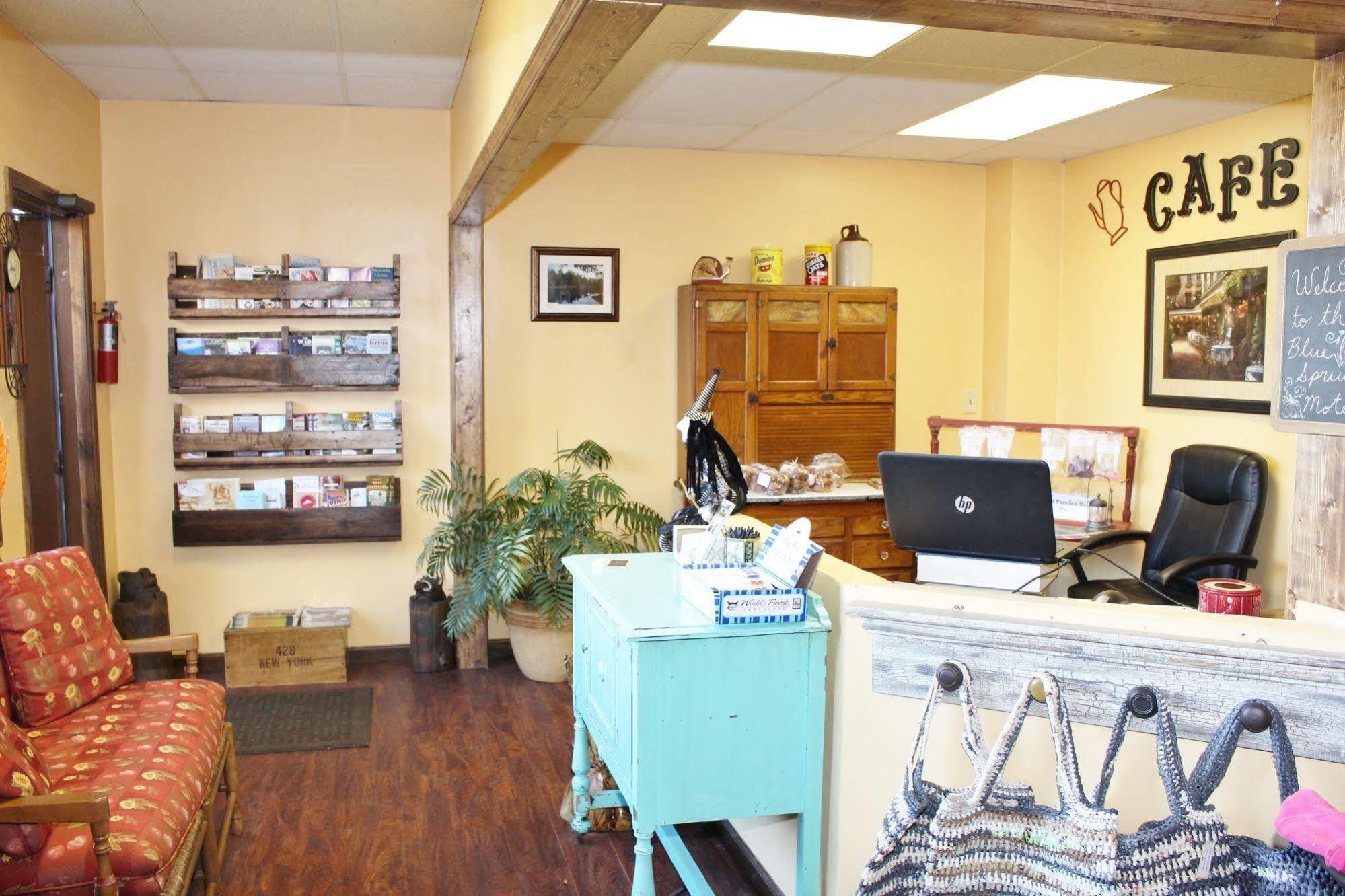 Blue Spruce Motel Massena Bagian luar foto