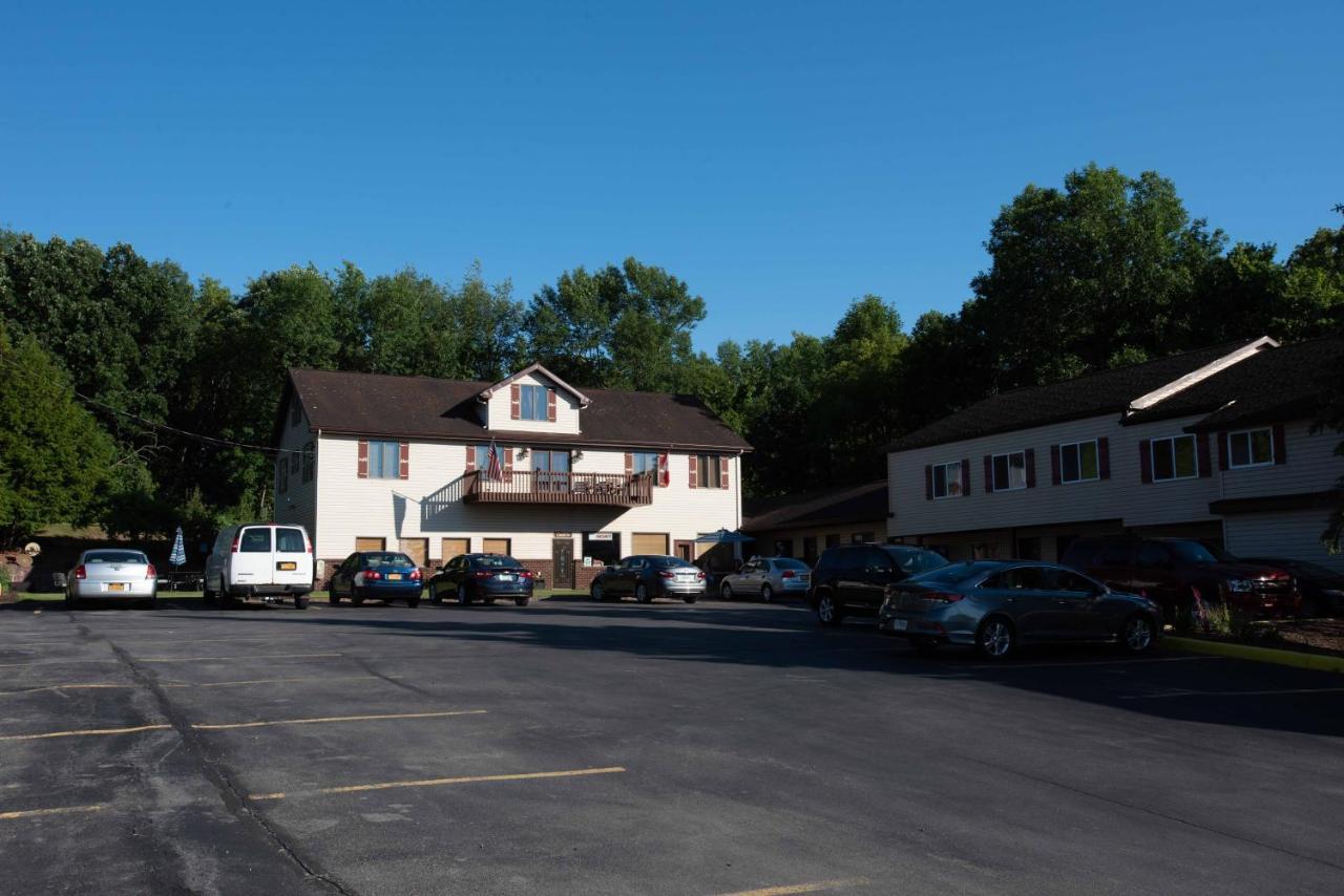 Blue Spruce Motel Massena Bagian luar foto