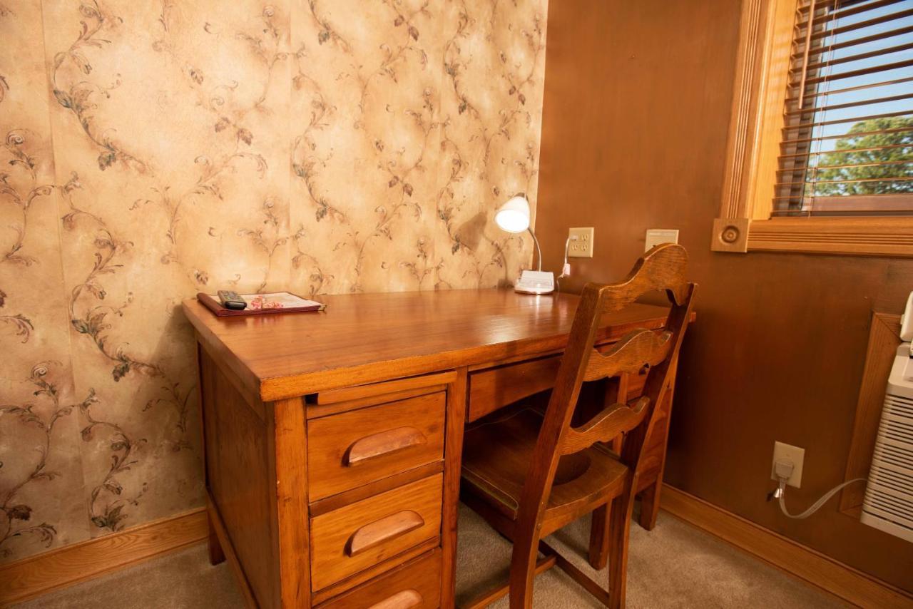 Blue Spruce Motel Massena Bagian luar foto