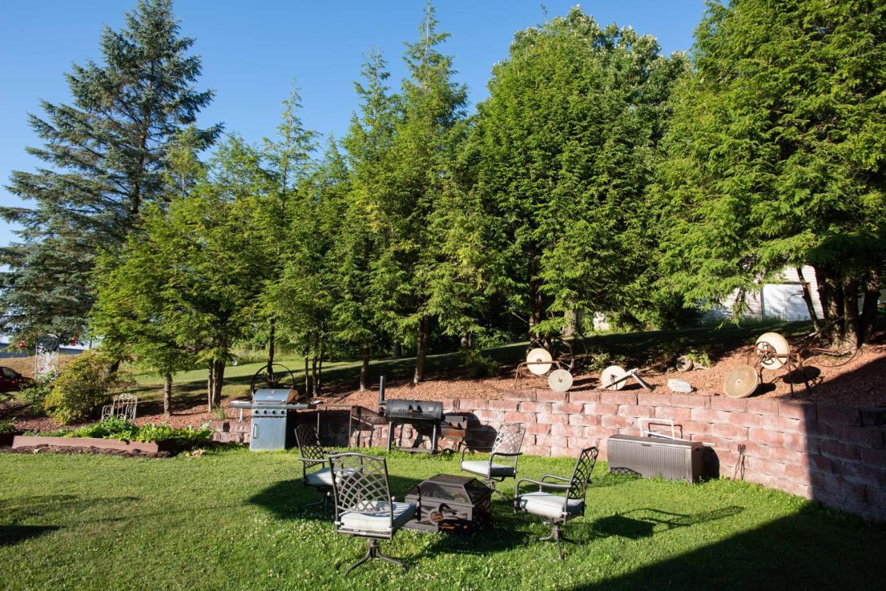 Blue Spruce Motel Massena Bagian luar foto